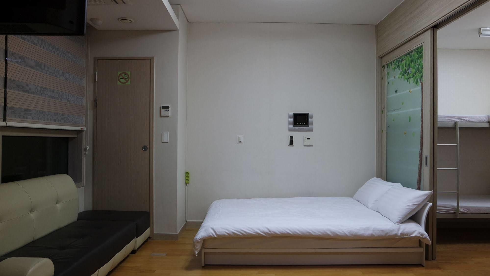 Hostel Coco Seoul Exterior photo