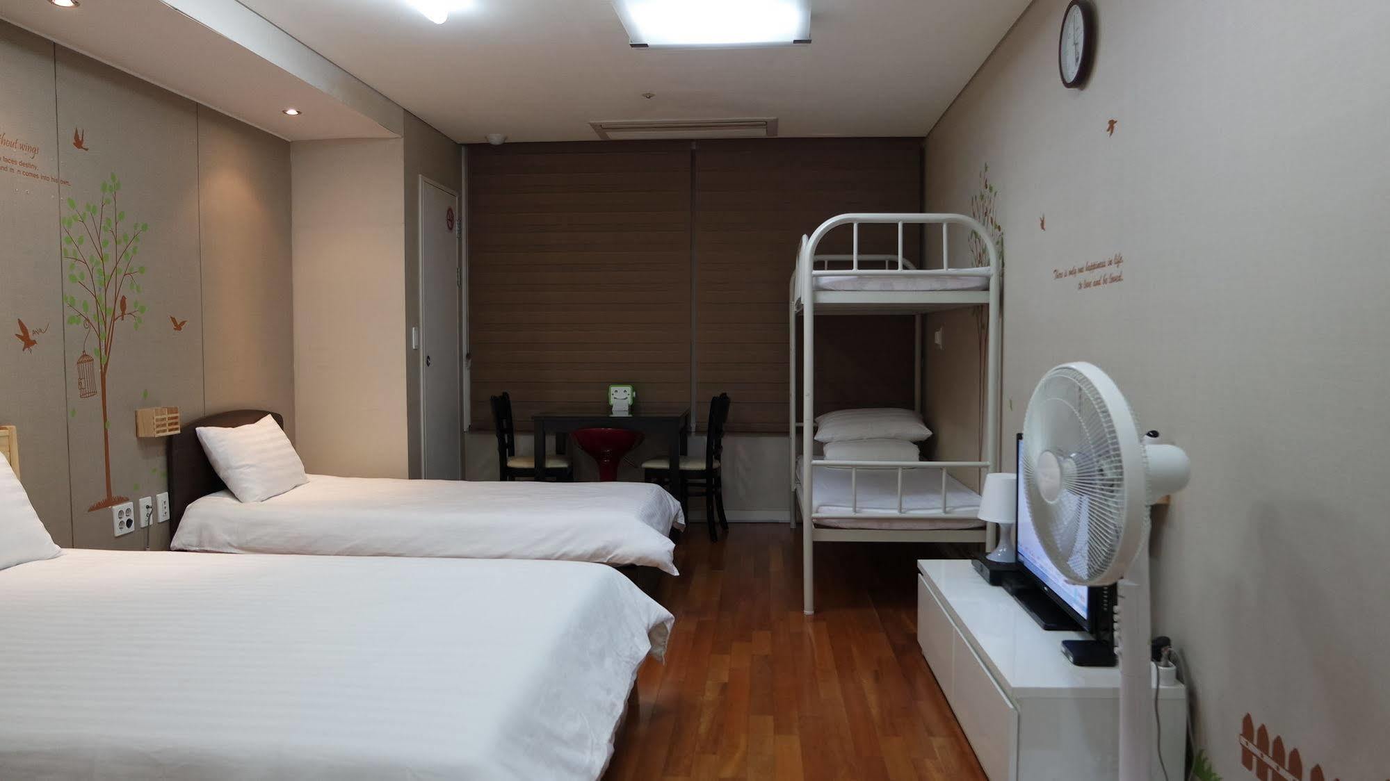 Hostel Coco Seoul Exterior photo