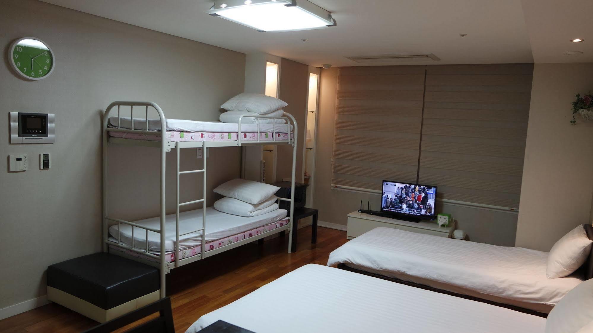 Hostel Coco Seoul Exterior photo