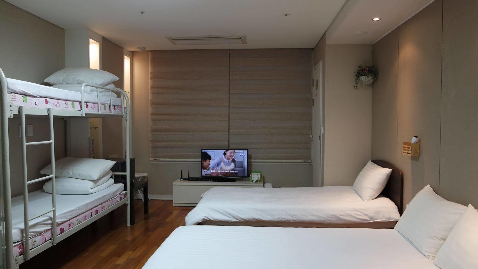 Hostel Coco Seoul Exterior photo